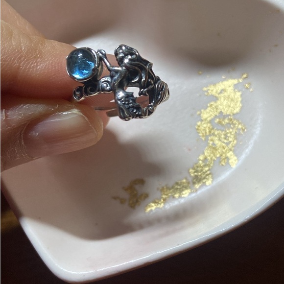 Adjustable sterling silver Mermaid ring with blue topaz - Picture 6 of 8